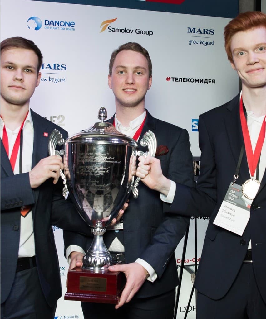 Team holding the Russia Cup 2018 trophy